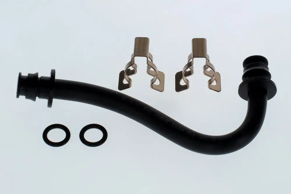 Schwarzes Rohr mit zwei O-Ringen und zwei Halterungen. Das Produkt stammt von Bosch und wird für Verbindungsanwendungen verwendet.